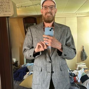 Gently worn Haggar gallery blazer i exceptional condition. 38reg black, gray